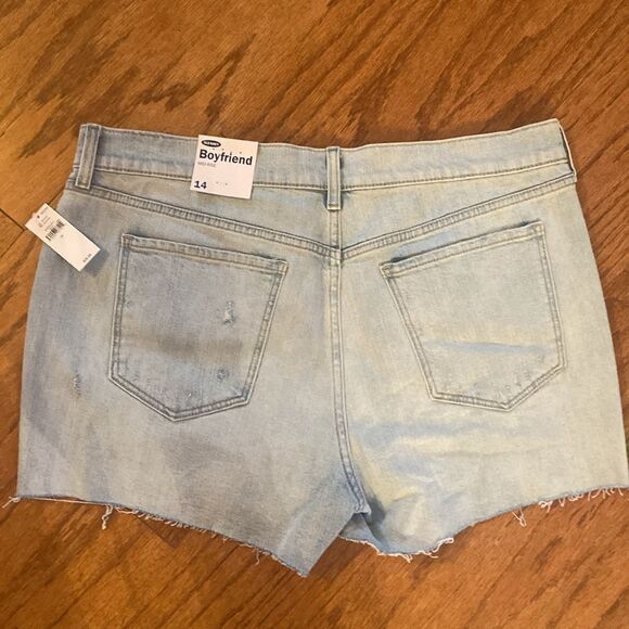NWT Old Navy, boyfriend jean shorts, size 14, distressed, high waisted - Picture 7 of 9